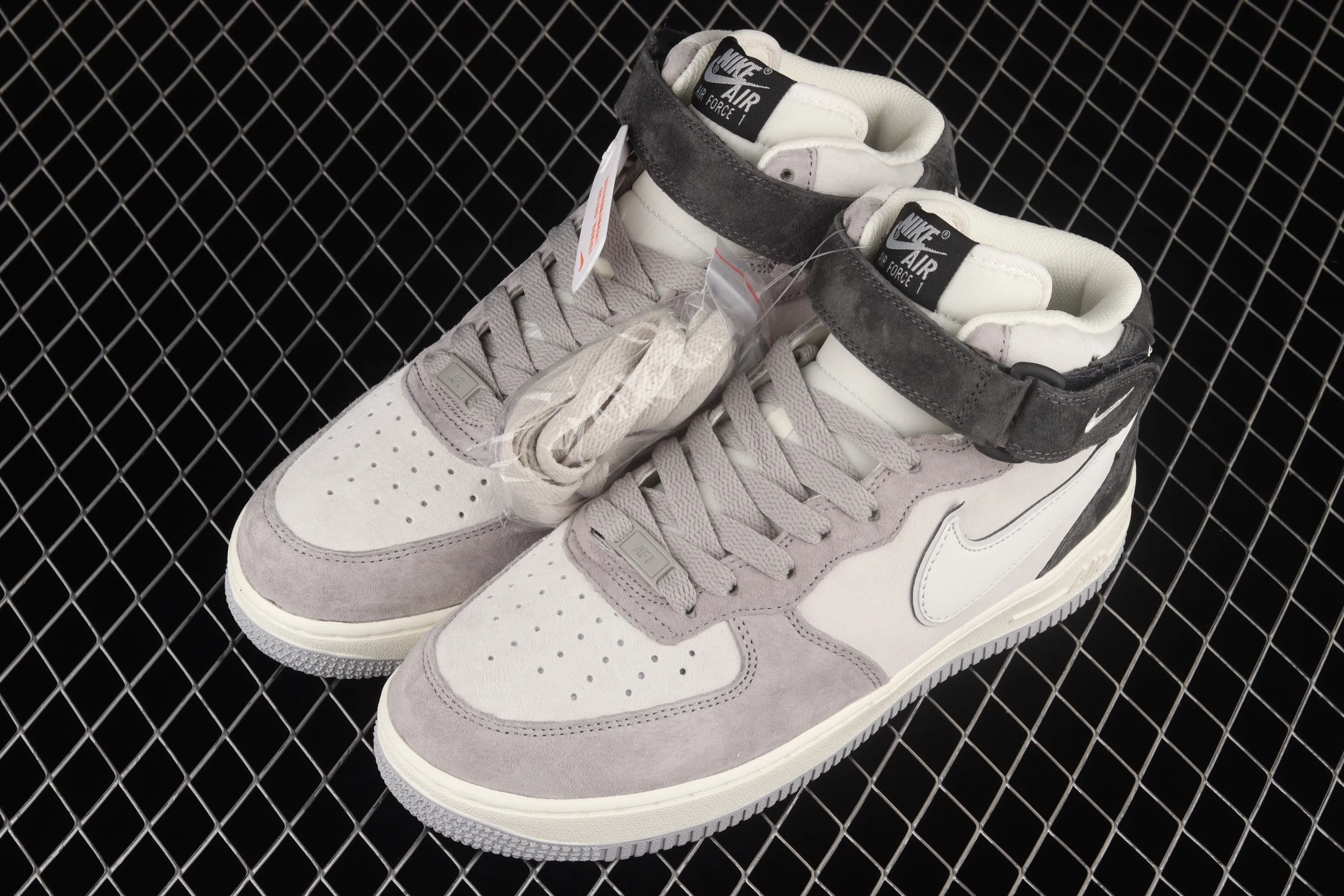 All categories Nk Air Force 1 Air Force series Nk Air Force 1 Mid Air Force mid-top Nk Air Force 1'07 Mid beige gray and black color Air Force 1 mid-top casual sneakers DG9158-616